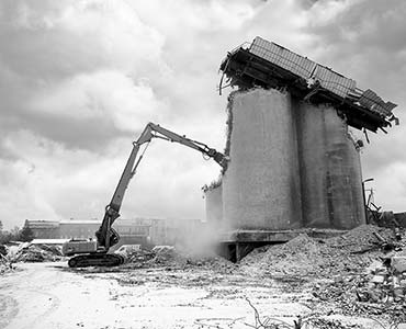 demolice-likvidace-betonoveho-sila-th.jpg